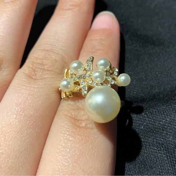 3/$10 Fake pearl & jewel clustered ring - Picture 2 of 3